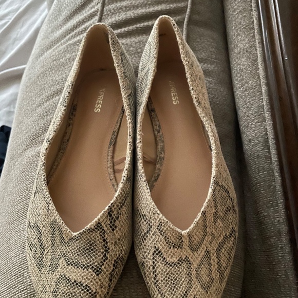 Shoes - Picture 8 of 9